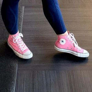 Pink converses size 9